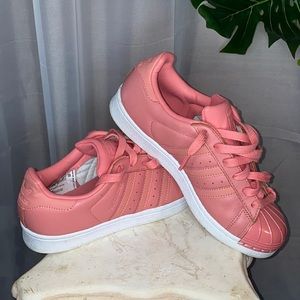 Classic Coral Shelltoe Adidas!!